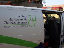 Personal del IJCF trasladó el cuerpo a la morgue para ser identificado. ARCHIVO  /