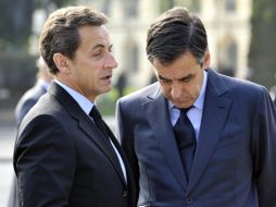 Nicolás Sarkozy  y  François Fillon, durante una ceremonia conmemorativa del final de la II Guerra Mundial en París, Francia. EFE  /