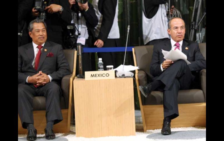 El Presidente Felipe Calderón Hinojosa (d) y el primer ministro de Malasia, Nnayib Abdul Razak. NTX  /