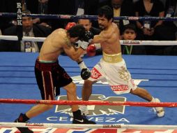 Manny Pacquiao (der.) fue superior en todo momento a Antonio Margarito. AFP  /