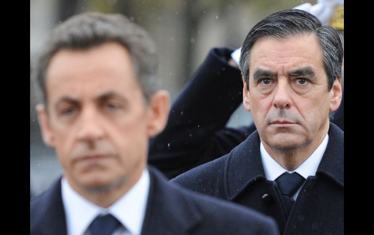 Imagen de archivo. En primer plano, el presidente Nicolas Sarkozy, al fondo, Francois Fillon, recién renombrado primer ministro. AFP  /