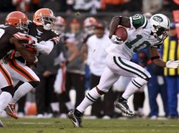 Santonio Holmes corriendo con el dominio del balón. REUTERS  /