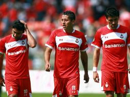 Jugadores del Toluca, tristes tras el empate ante Atlante que resultó insuficiente para sus aspiraciones. MEXSPORT  /