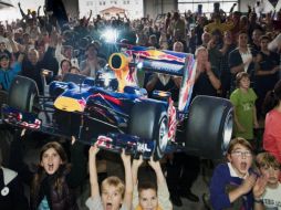 La gente de Alemania festejando la victoria de Sebastian Vettel. AFP  /