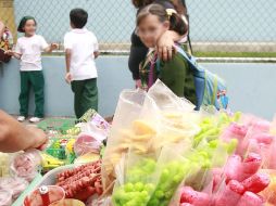 La propuesta complementa las reformas para prohibir la venta de comida chatarra en escuelas primarias y secundarias. ARCHIVO  /