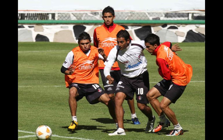 Alfredo Moreno (10) cerró bien con Atlas y seguirá en la Institución. MEXSPORT  /