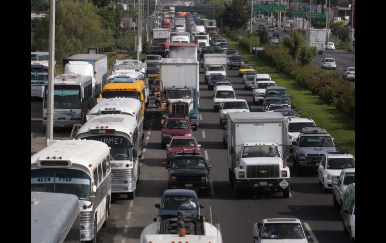 Transportistas critican que programa de chatarrización del Gobierno federal sólo ha retirado 14 mil unidades en mal estado. E.PACHECO  /