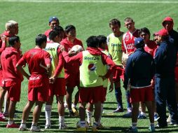 El equipo de Chivas durante el último entrenamiento del equipo en el torneo Apertura 2010. MEXSPORT  /