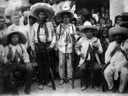 Carmen Robles, coronela zapatista (al centro), participó en la lucha armada de 1910. ESPECIAL  /