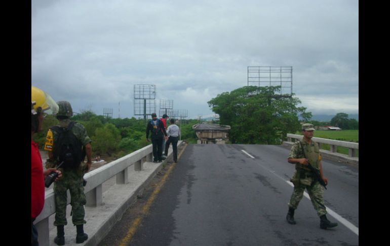 Imagen del puente sobre el Río Ameca, que colapsó el día 31 de agosto. M. INFANTE  /