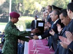 Calderón participó en la ceremonia de ''Entrega de Condecoraciones de Perseverancia, Mérito Deportivo Militar y Ascensos'. NOTIMEX  /