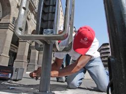 Parte del proyecto para mantener limpio el Centro de Guadalajara contempla la instalación de 10 mil botes inteligentes. S. NÚÑEZ  /