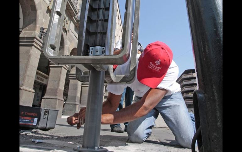 Parte del proyecto para mantener limpio el Centro de Guadalajara contempla la instalación de 10 mil botes inteligentes. S. NÚÑEZ  /