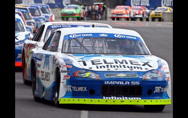 Toño Pérez se alista para la última carrera de Nascar México. MEXSPORT  /