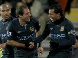 Los jugadores del Manchester City felices por su victoria. AP  /