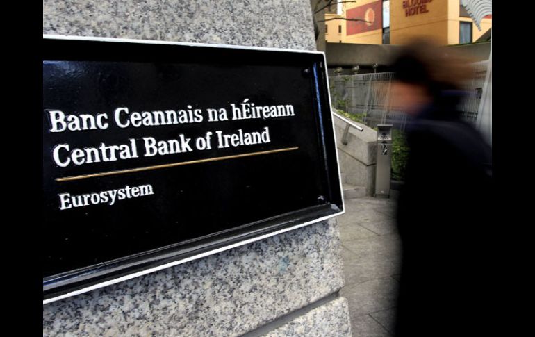 Oficinas del Banco Central de Irlanda. Como parte del plan de rescate, el tamaño del sistema bancario se reducirá. AP  /