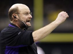 Brad Childress dando instrucciones a los Vikingos de Minnesota. REUTERS  /