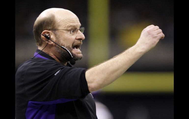 Brad Childress dando instrucciones a los Vikingos de Minnesota. REUTERS  /