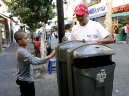 Se espera colocar en total diez mil papeleras inteligentes en Guadalajara. M. FREYRIA  /