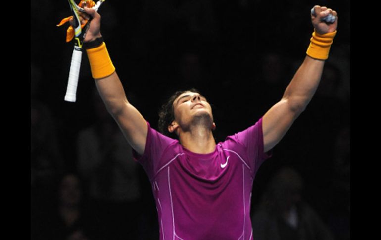 Rafael Nadal festejó la complicada victoria que obtuvo ante Andy Roddick en la Copa Masters. AP  /