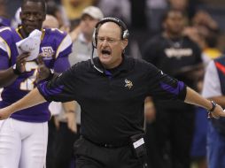 Brad Childress estuvo en el ojo del huracán desde que tomó la decisión de despedir a Randy Moss. AP  /