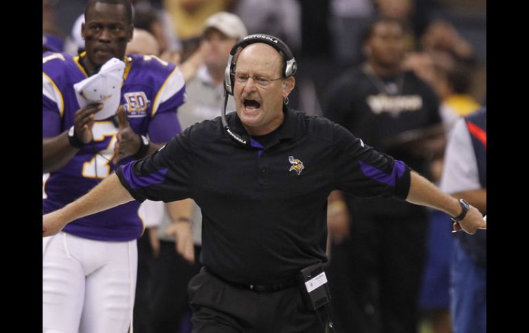 Brad Childress estuvo en el ojo del huracán desde que tomó la decisión de despedir a Randy Moss. AP  /