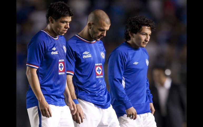 Los jugadores del Cruz Azul salieron de la cancha con los ánimos por los suelos. MEXSPORT  /