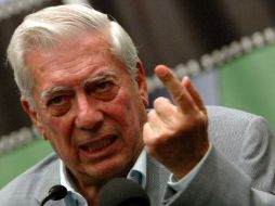 Vargas Llosa se mostró entusiasta del galardón entregado a Matute. ARCHIVO  /