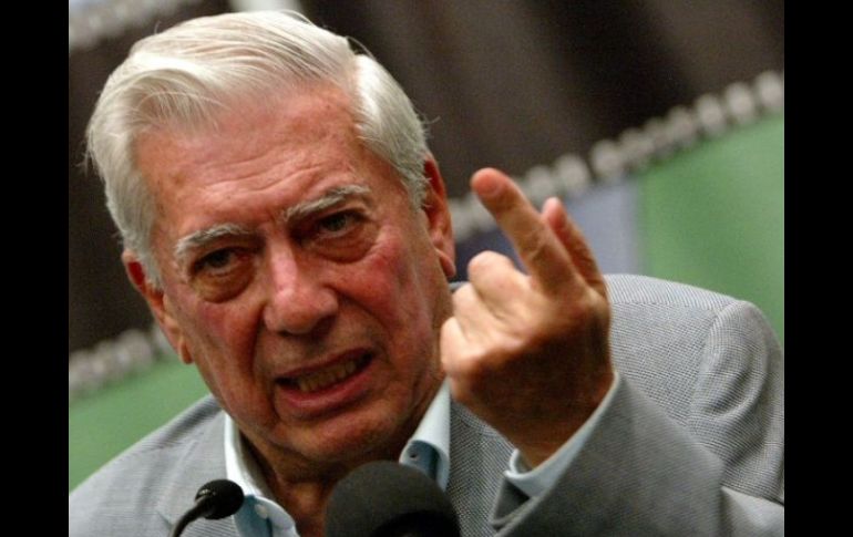 Vargas Llosa se mostró entusiasta del galardón entregado a Matute. ARCHIVO  /