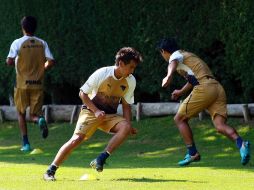 Los jugadores de Pumas se preparan para el duelo ante Monterrey. MEXSPORT  /