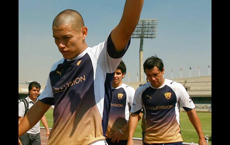 El paraguayo Darío Verón después de un entrenamiento previo al choque con Monterrey. MEXSPORT  /