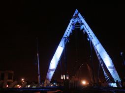 Anoche, la Secretaría de Desarrollo Urbano (Sedeur) realizó pruebas de iluminación en el Puente Matute Remus. M. FREYRÍA  /