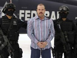 El narcotráficante Carlos Montemayor 'El Charro' es escoltado por la Policía Federal mexicana tras su detención. REUTERS  /