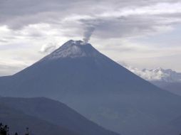 El Tungurahua, de cinco mil 019 metros de altura y situado a unos 180 kilómetros al sur de Quito. REUTERS  /