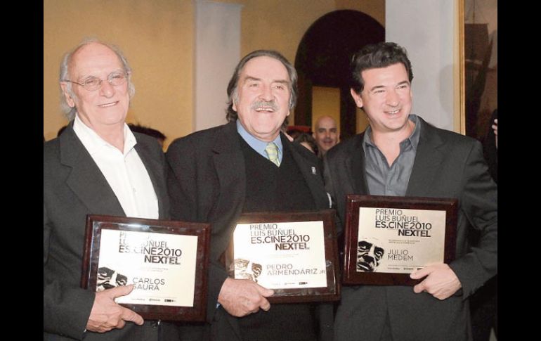 Carlos Saura, Pedro Armendáriz Jr. y Julio Medemrecibieron el premio Luis Buñuel Es.Cine 2010 Nextel. NTX  /