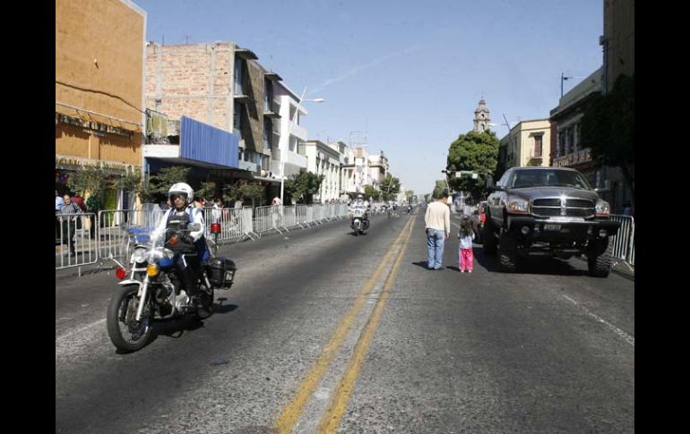 Aspecto de la Avenida Alcalde, que mantiene cierre vial por el show de las marionetas. M. FREYRÍA  /