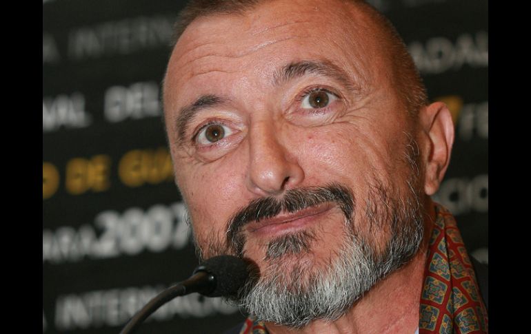 Arturo Pérez-Reverte traerá su novela ''El asedio'' y la reedición de ''La reina del sur''. A. CAMACHO  /