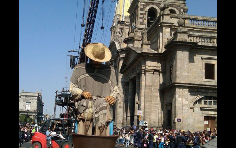 Por la tarde a  las 16:00 horas habrá un recorrido donde la Pequeña y el perro Xolo regresarán al punto de partida. L. NAVARRO  /