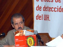 José Ángel Córdova, secretario de salud en conferencia de prensa, en víspera del Día Internacional de lucha contra el Sida. NOTIMEX  /