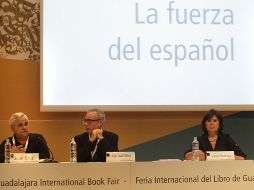 Juan José Millás, Laura Restrepo y Jorge Volpi compartieron la conferencia “La fuerza del español”, en la FIL. S. NÚÑEZ  /