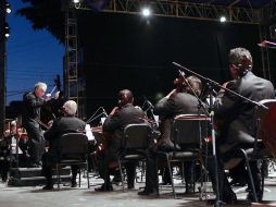 Una ovación de pie y una porra clásica de la UNAM lanzada al aire, terminaron con un recital que quedará para el recuerdo. E. PACHECO  /