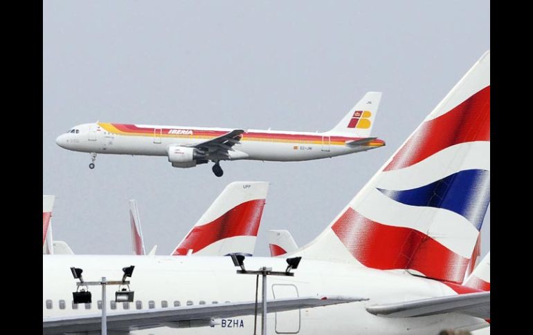 El nuevo grupo contará con una flota de 408 aviones que transportarán cerca de 58 millones de pasajeros anuales. REUTERS  /