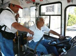 Dos mil 200 camiones del servicio subrogado, a partir de esta semana dejarán de pagar a sus choferes por porcentaje. ARCHIVO  /