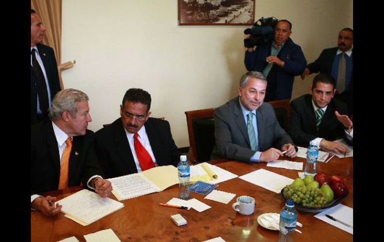 A la reunión acudió Fernando Guzmán, Roberto Marrufo, Emilio González y Enrique Aubry. ARCHIVO  /