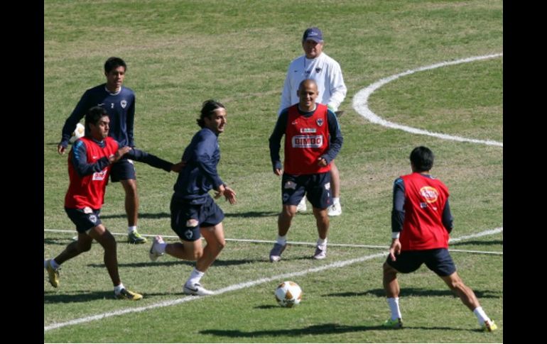 Los jugadores de Rayados de Monterrey realizando una sesión de entrenamientos. NOTIMEX  /