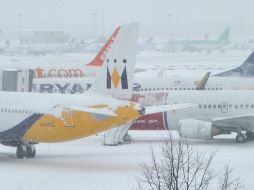 Las nevadas han paralizado el aeropuerto de Gatwick. REUTERS  /