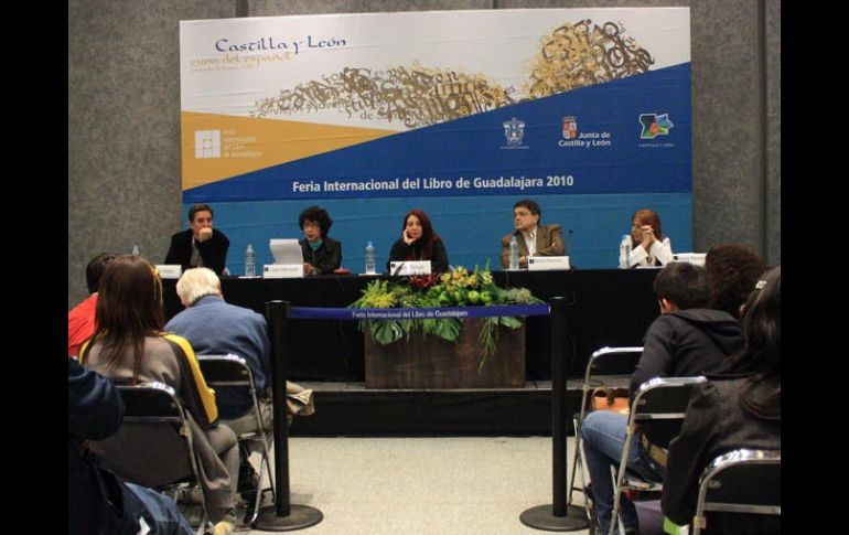 Luisa Valenzuela, Sergio Ramírez, Mayra Montero y Luis García Montero con 'Los placeres de la lengua'. A.HINOJOSA  /