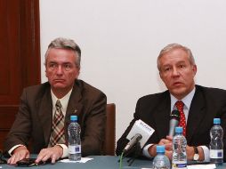 El secretario de Salud, Alfonso Petersen Farah, y el secretario general de Gobierno, Fernando Guzmán Pérez Peláez. A. GARCÍA  /