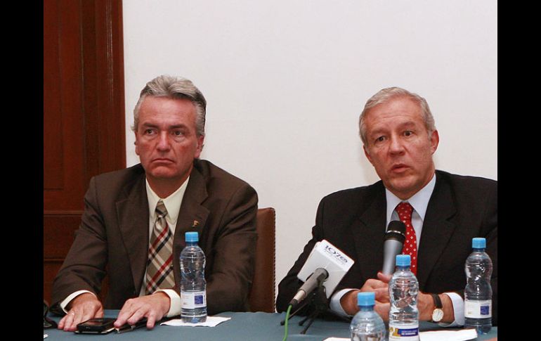 El secretario de Salud, Alfonso Petersen Farah, y el secretario general de Gobierno, Fernando Guzmán Pérez Peláez. A. GARCÍA  /