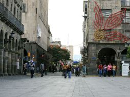 Aspecto del Centro Histórico tapatío adornado con motivo de la navidad. ARCHIVO  /